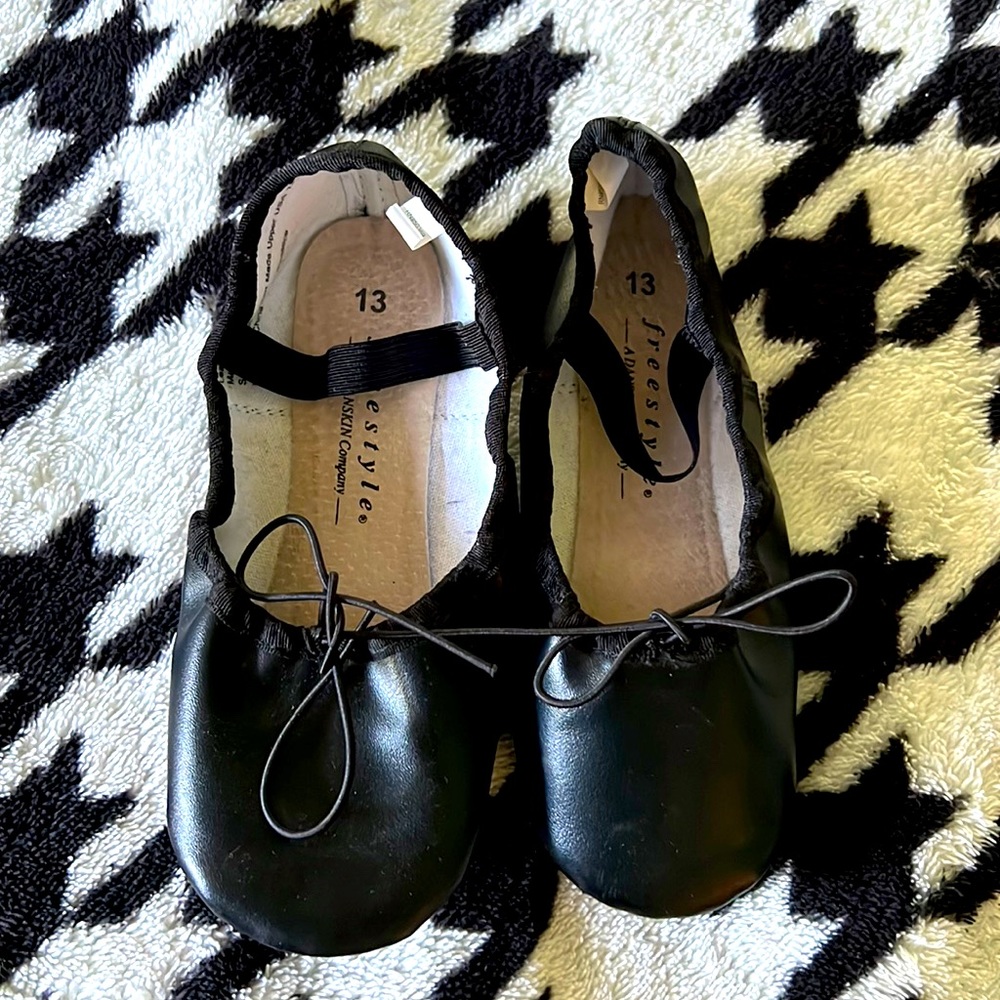 🩰Black ballet flats 🧚🏼‍♂️